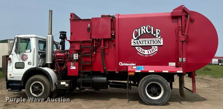 image for item EB2616 1999 Volvo Xpeditor refuse truck