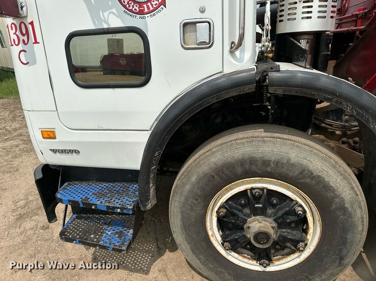 image for item EB2616 1999 Volvo Xpeditor refuse truck