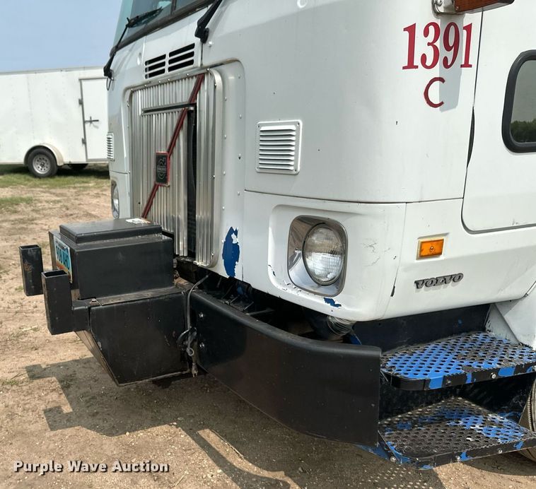 image for item EB2616 1999 Volvo Xpeditor refuse truck