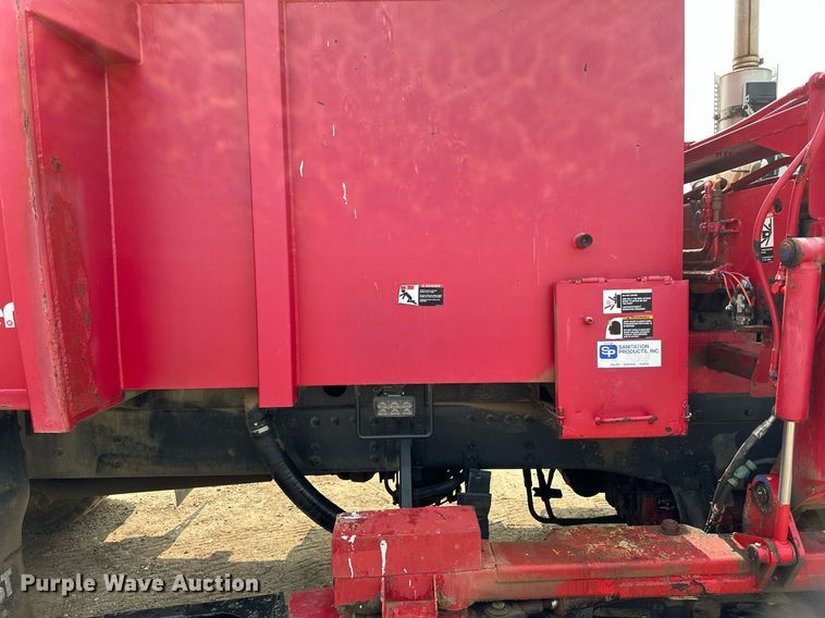 image for item EB2616 1999 Volvo Xpeditor refuse truck