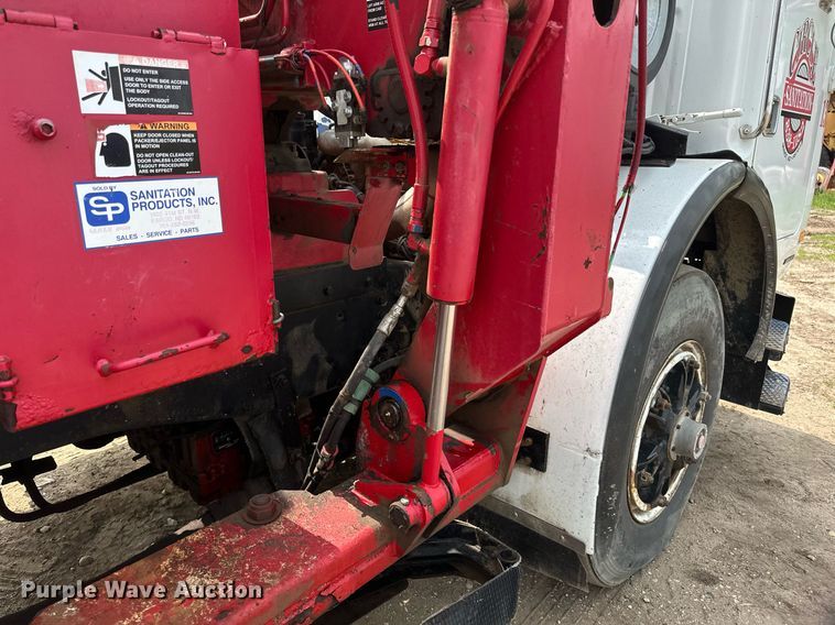 image for item EB2616 1999 Volvo Xpeditor refuse truck