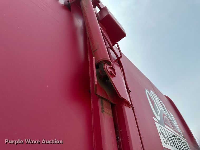 image for item EB2616 1999 Volvo Xpeditor refuse truck