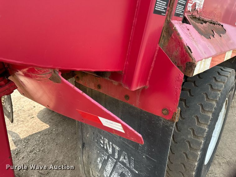 image for item EB2616 1999 Volvo Xpeditor refuse truck