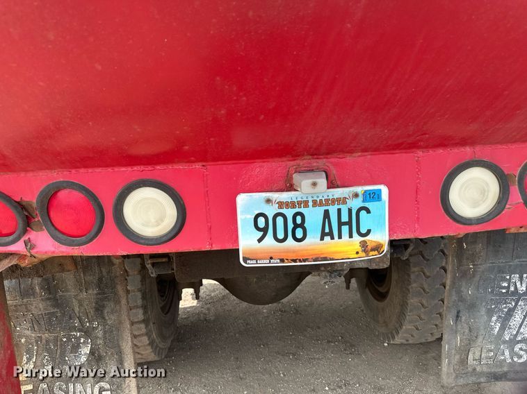 image for item EB2616 1999 Volvo Xpeditor refuse truck