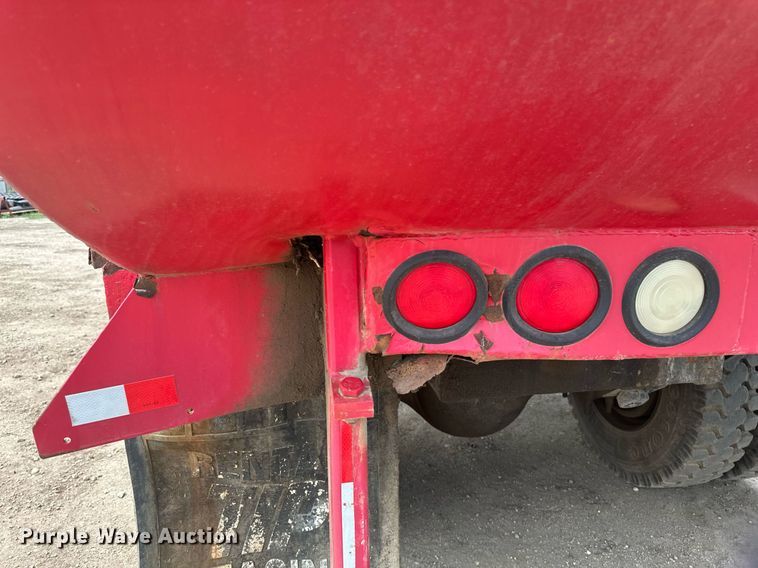 image for item EB2616 1999 Volvo Xpeditor refuse truck