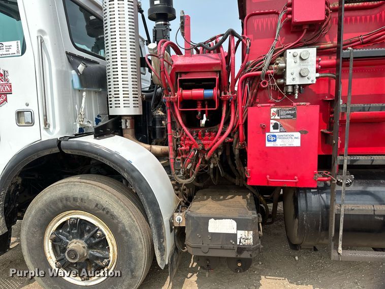 image for item EB2616 1999 Volvo Xpeditor refuse truck