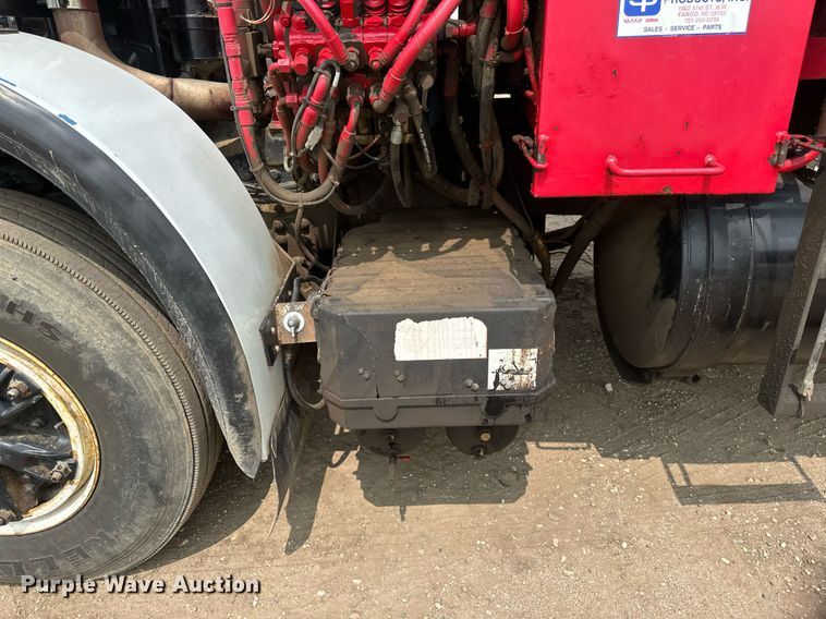 image for item EB2616 1999 Volvo Xpeditor refuse truck