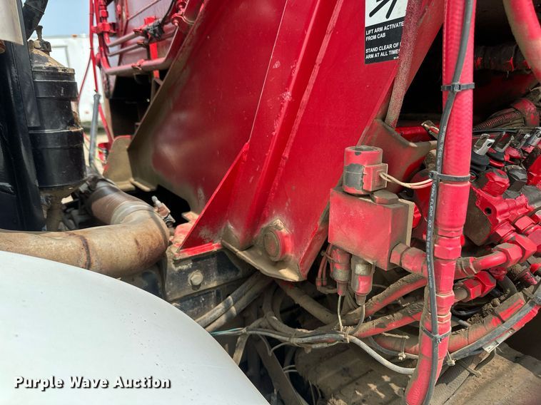 image for item EB2616 1999 Volvo Xpeditor refuse truck