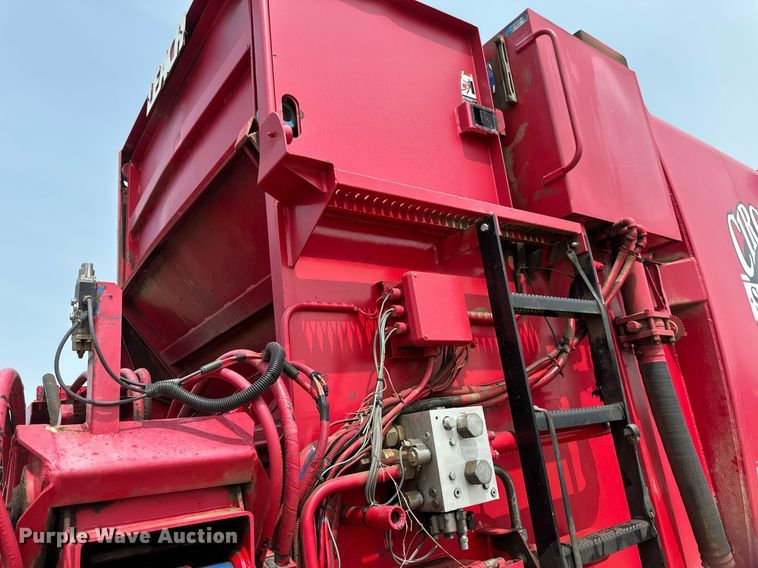 image for item EB2616 1999 Volvo Xpeditor refuse truck