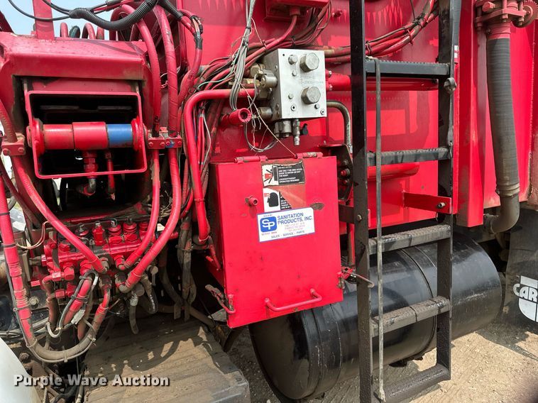 image for item EB2616 1999 Volvo Xpeditor refuse truck