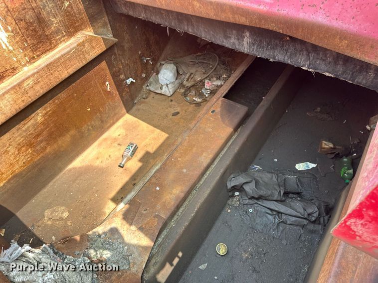 image for item EB2616 1999 Volvo Xpeditor refuse truck