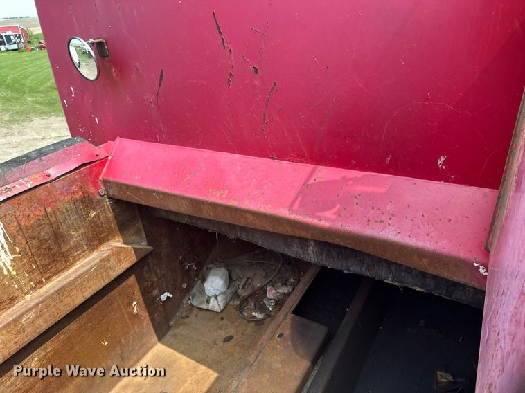 image for item EB2616 1999 Volvo Xpeditor refuse truck