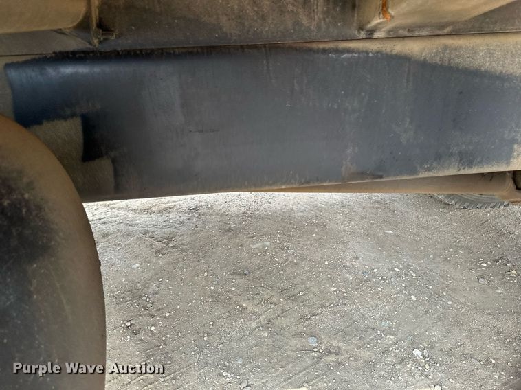 image for item EB2616 1999 Volvo Xpeditor refuse truck