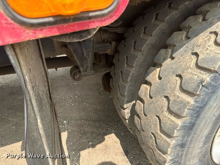 image for item EB2616 1999 Volvo Xpeditor refuse truck