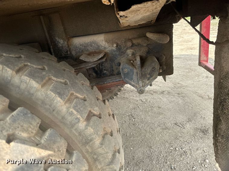 image for item EB2616 1999 Volvo Xpeditor refuse truck