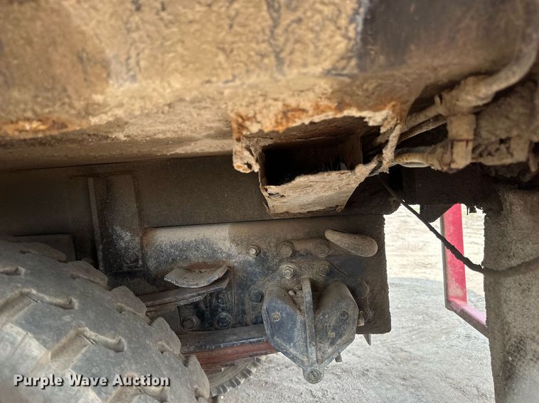 image for item EB2616 1999 Volvo Xpeditor refuse truck