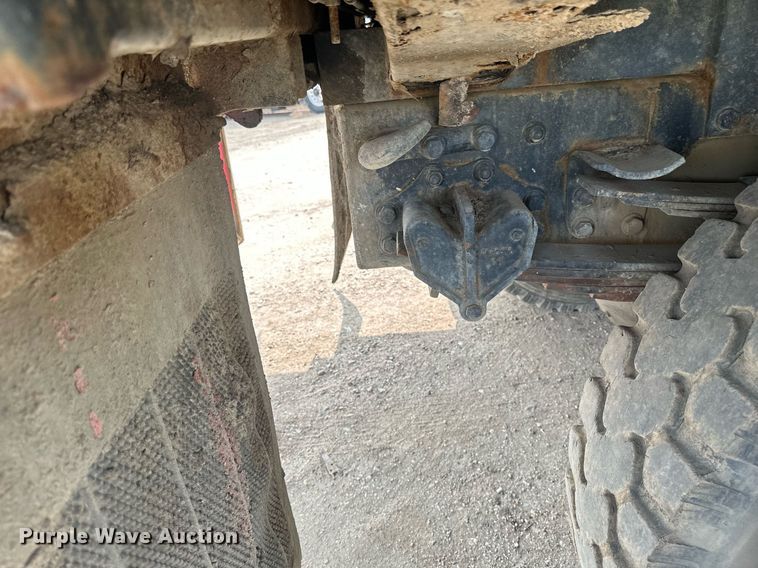 image for item EB2616 1999 Volvo Xpeditor refuse truck