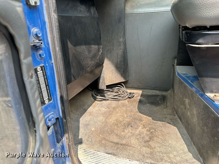 image for item EB2616 1999 Volvo Xpeditor refuse truck