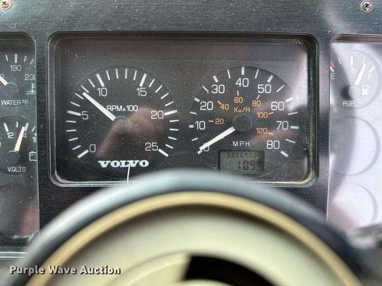 image for item EB2616 1999 Volvo Xpeditor refuse truck