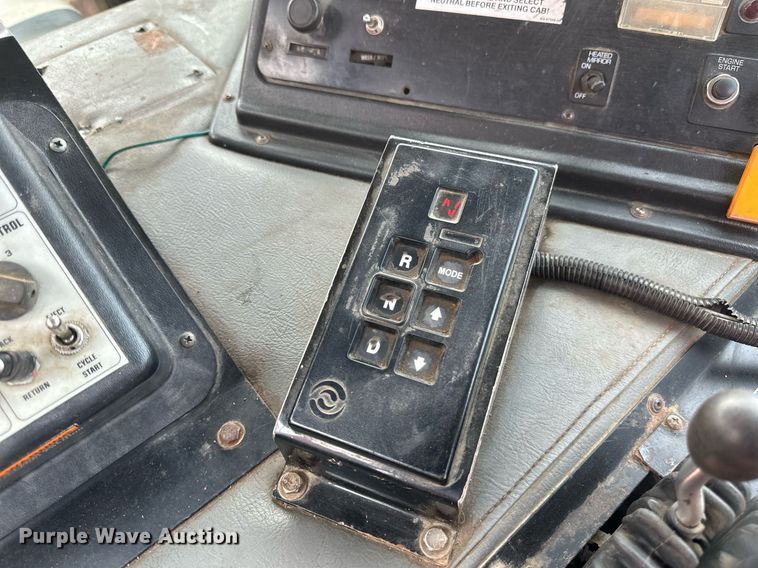 image for item EB2616 1999 Volvo Xpeditor refuse truck