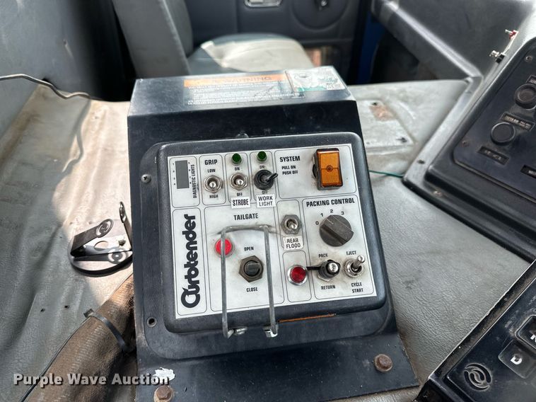 image for item EB2616 1999 Volvo Xpeditor refuse truck