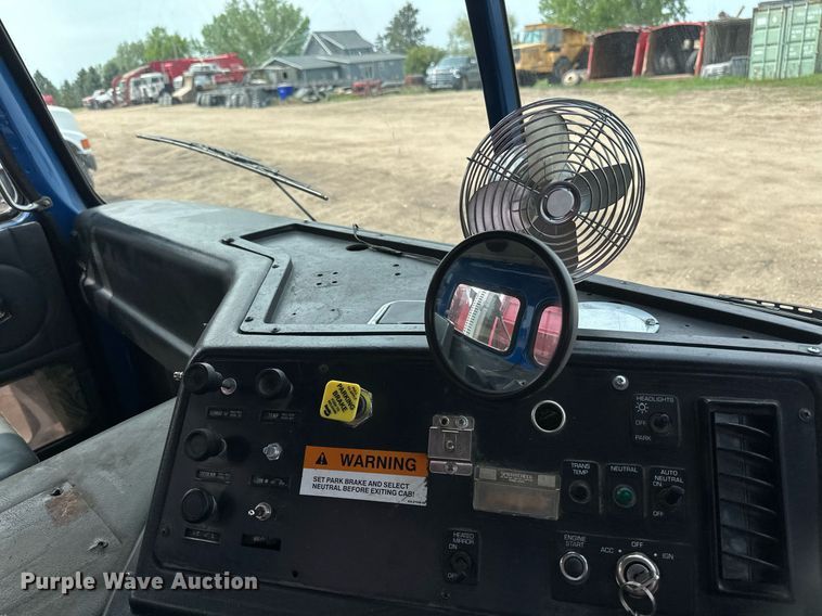 image for item EB2616 1999 Volvo Xpeditor refuse truck