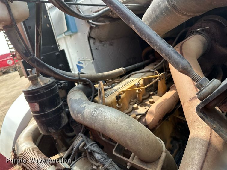 image for item EB2616 1999 Volvo Xpeditor refuse truck