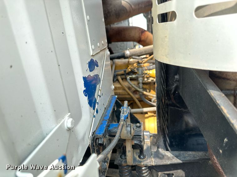 image for item EB2616 1999 Volvo Xpeditor refuse truck