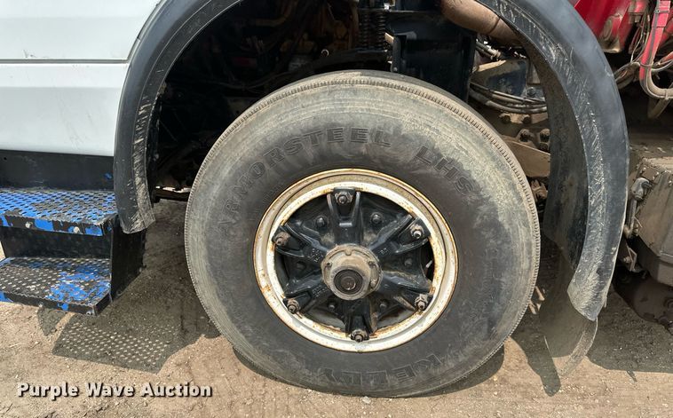 image for item EB2616 1999 Volvo Xpeditor refuse truck