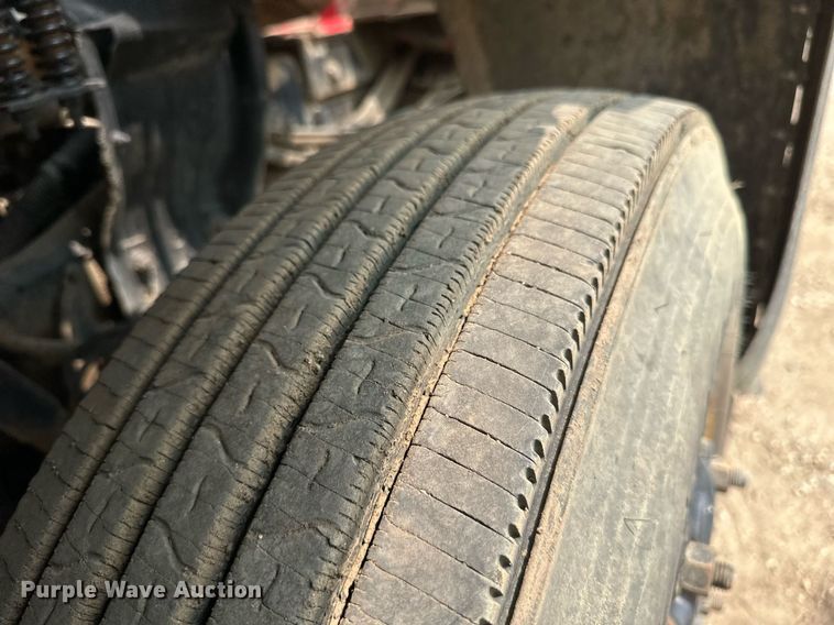 image for item EB2616 1999 Volvo Xpeditor refuse truck