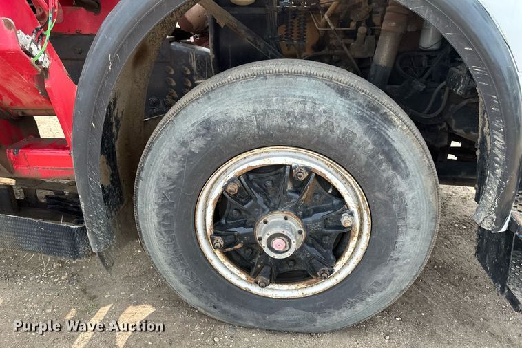 image for item EB2616 1999 Volvo Xpeditor refuse truck