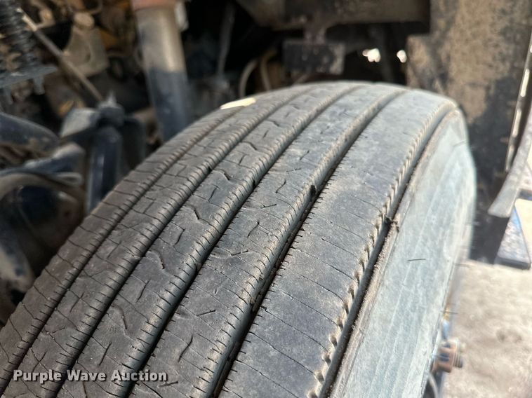 image for item EB2616 1999 Volvo Xpeditor refuse truck