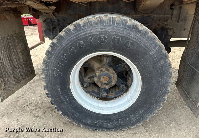 image for item EB2616 1999 Volvo Xpeditor refuse truck