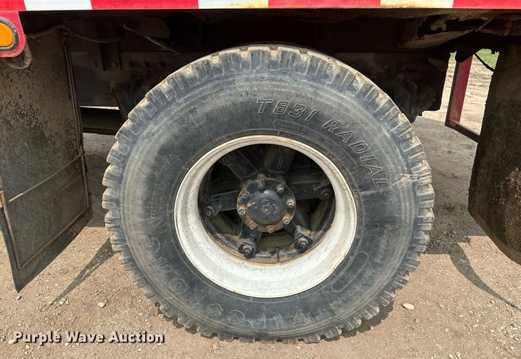 image for item EB2616 1999 Volvo Xpeditor refuse truck