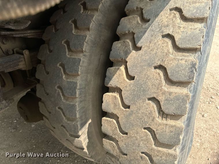 image for item EB2616 1999 Volvo Xpeditor refuse truck