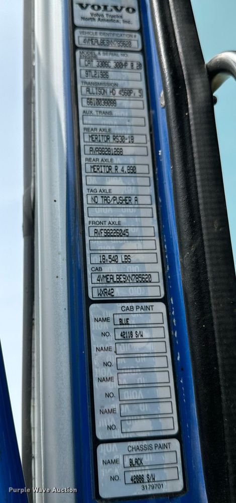 image for item EB2616 1999 Volvo Xpeditor refuse truck