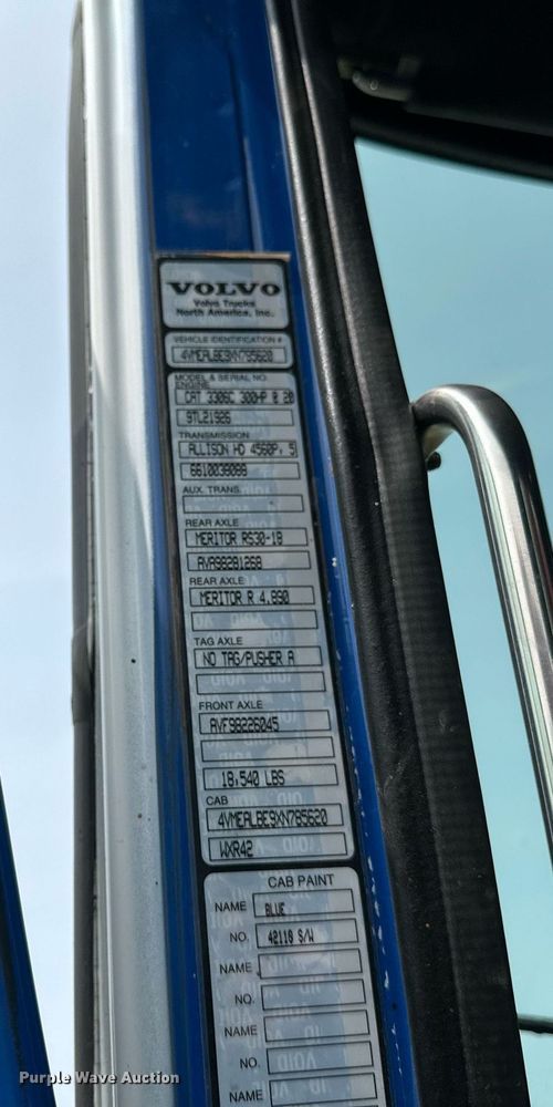 image for item EB2616 1999 Volvo Xpeditor refuse truck