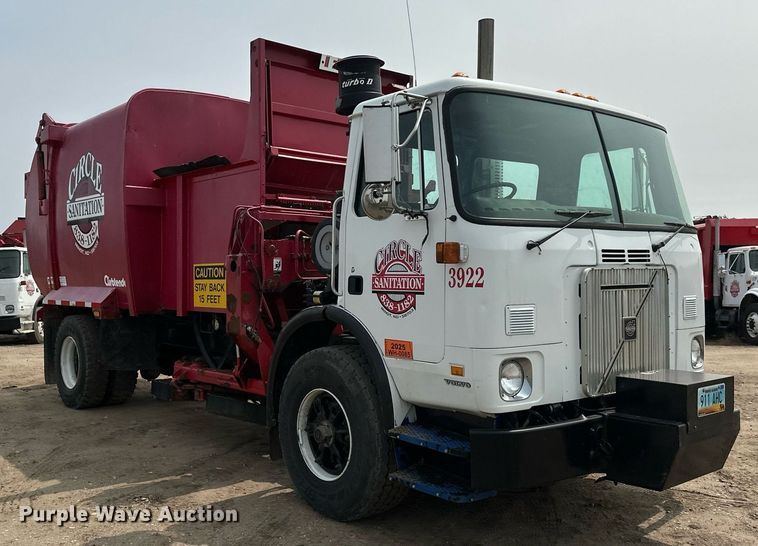 image for item EB2617 2001 Volvo Xpeditor refuse truck