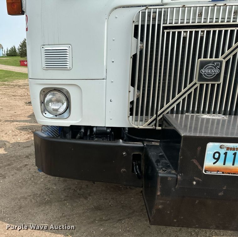 image for item EB2617 2001 Volvo Xpeditor refuse truck