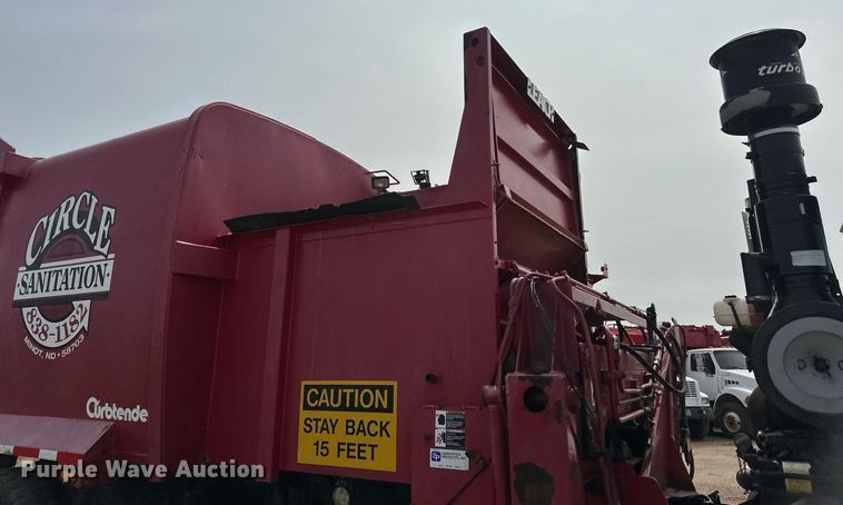 image for item EB2617 2001 Volvo Xpeditor refuse truck