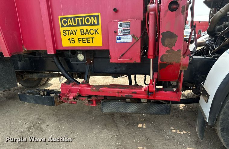 image for item EB2617 2001 Volvo Xpeditor refuse truck