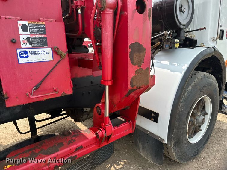 image for item EB2617 2001 Volvo Xpeditor refuse truck