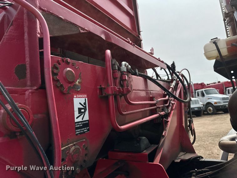 image for item EB2617 2001 Volvo Xpeditor refuse truck