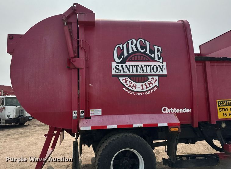 image for item EB2617 2001 Volvo Xpeditor refuse truck