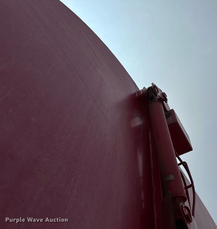 image for item EB2617 2001 Volvo Xpeditor refuse truck