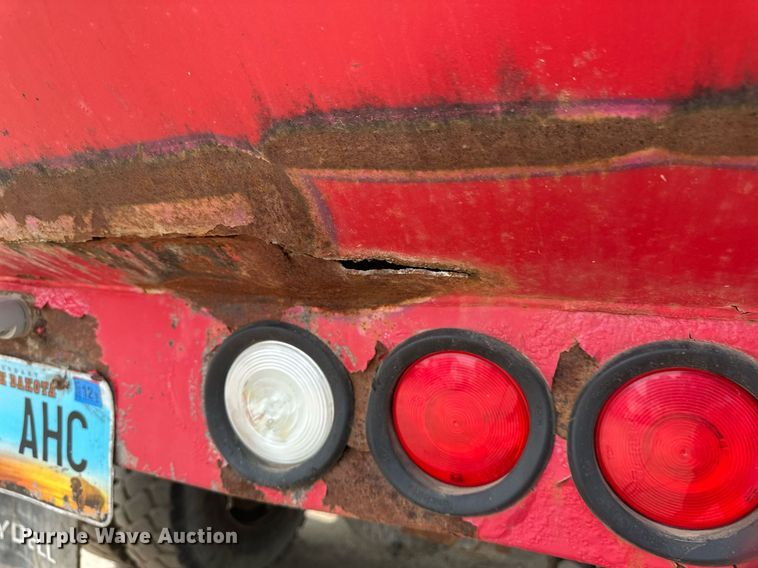 image for item EB2617 2001 Volvo Xpeditor refuse truck