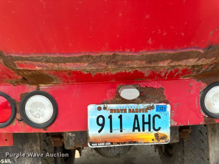 image for item EB2617 2001 Volvo Xpeditor refuse truck