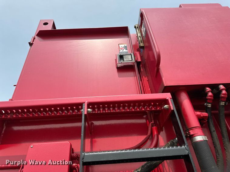 image for item EB2617 2001 Volvo Xpeditor refuse truck