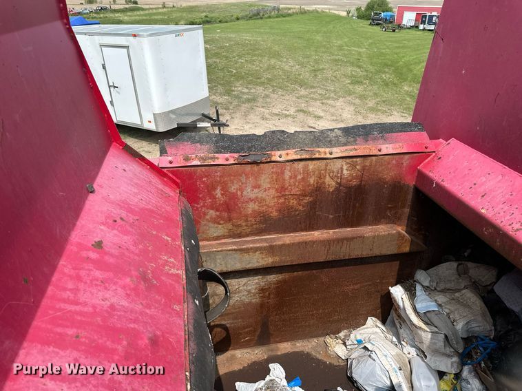 image for item EB2617 2001 Volvo Xpeditor refuse truck