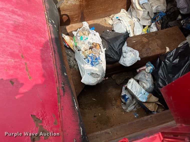 image for item EB2617 2001 Volvo Xpeditor refuse truck